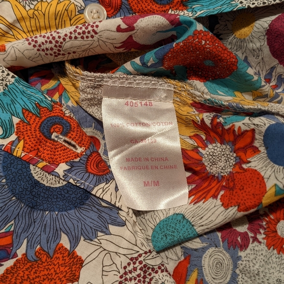 Funky flower button up blouse 🌼🌸 - Picture 5 of 6